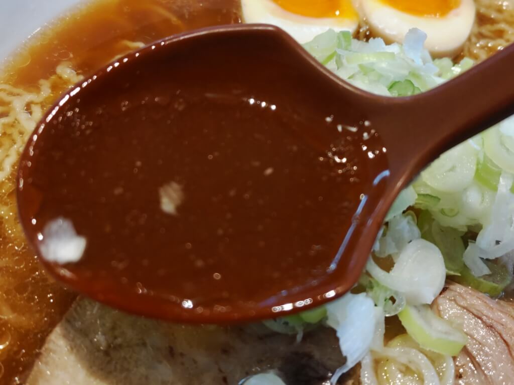 ファミリーレストランデリシャス　ラーメン　石巻　宮城のラーメン　スープ